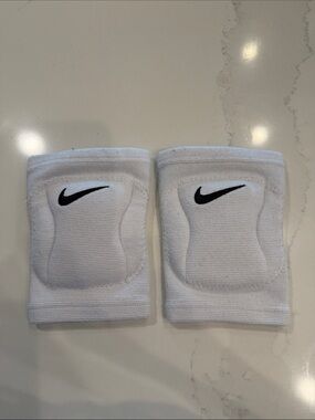 Nike White Knee Guard /Pads